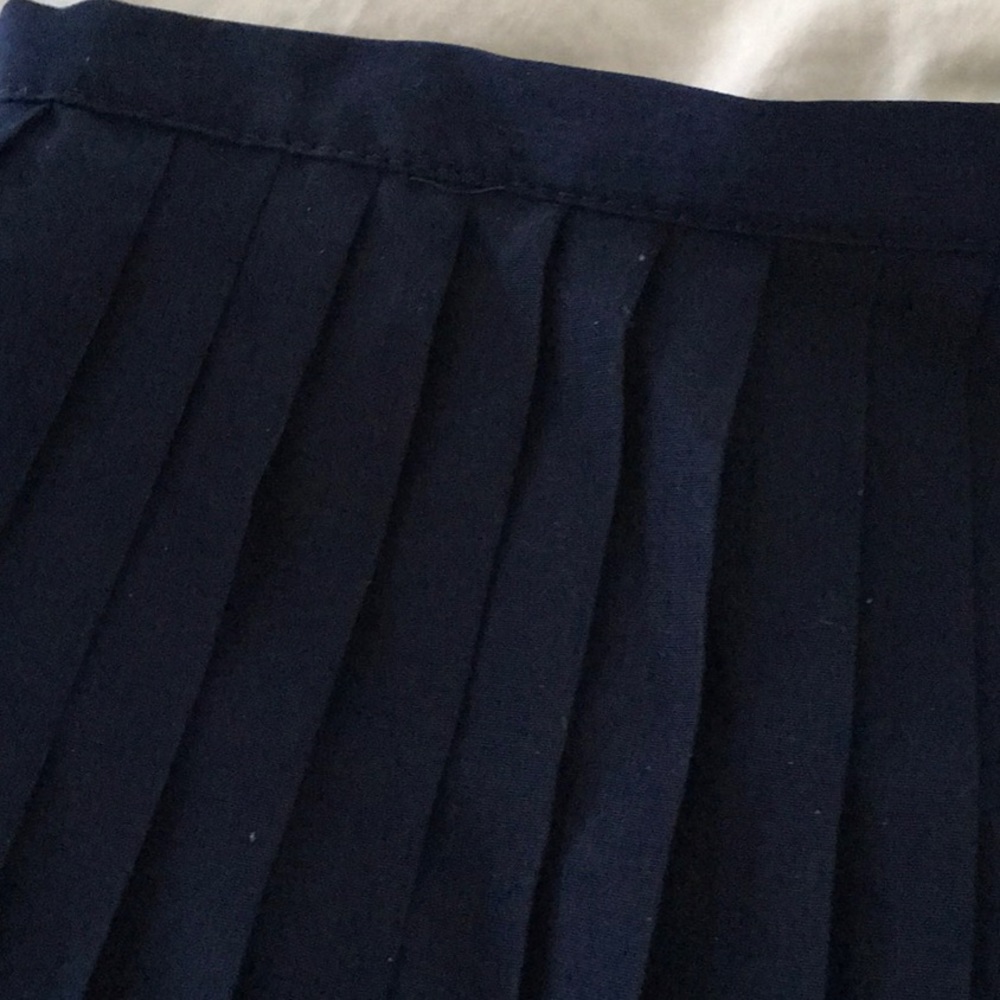 New with tags Navy pleated polyester skirt - Picture 4 of 6